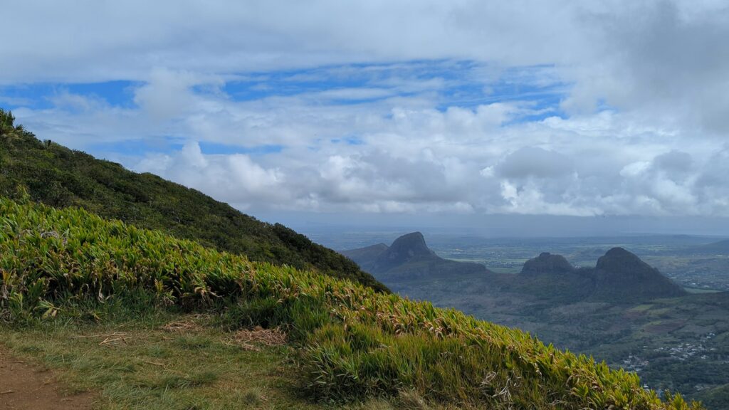 Le Pouce hiking